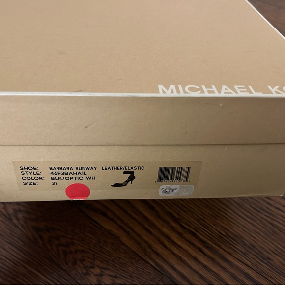 Michael Kors shoes, size 37, brand new with box & shoe bag - Picture 8 of 8